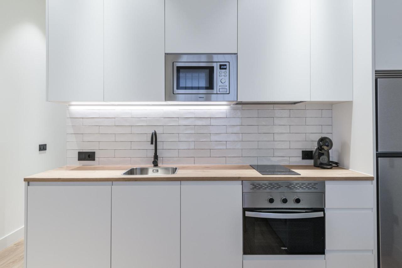 Apartament Jes B Close To Bernabeu Stadium Madrid Buitenkant foto